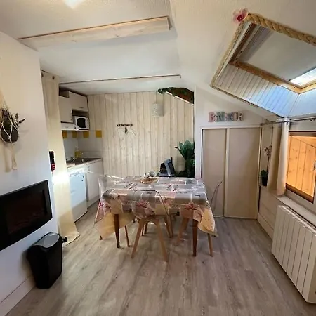 Le Cosy Fleuri Apartment